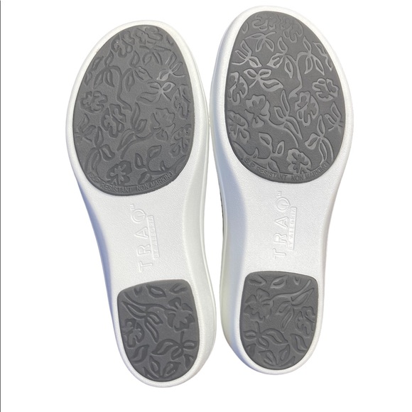 TRAQ by Alegria Lace-up Shoes - Picture 7 of 9